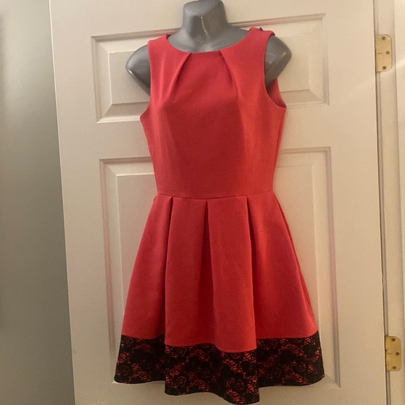 Beautiful hot pink with black lace dress - Picture 3 of 9